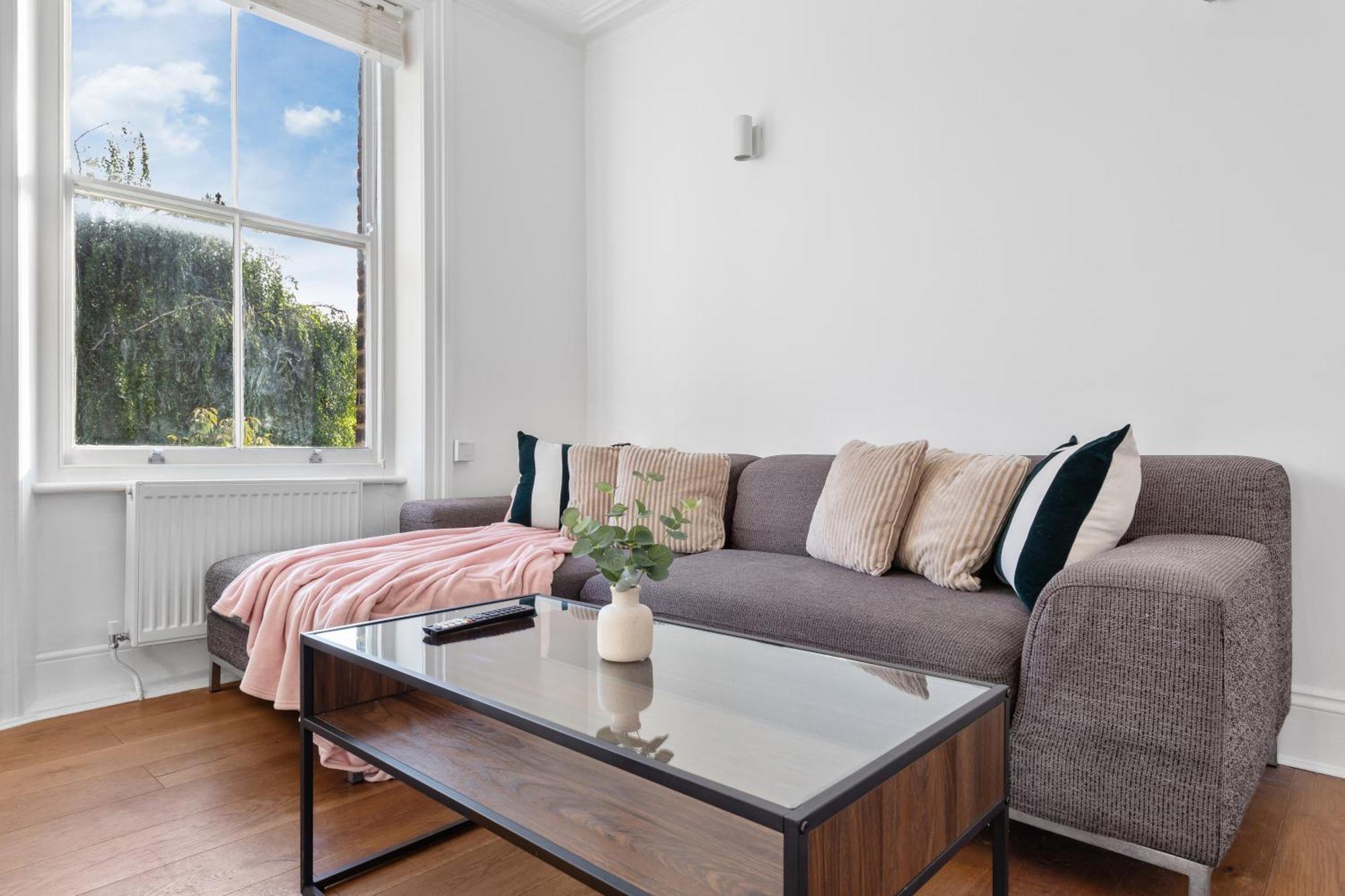 Luxury 4 Bedroom Flat With Stunning Shard View From Terrace In Central London! Next To Station, Sleeps 9 Exterior photo