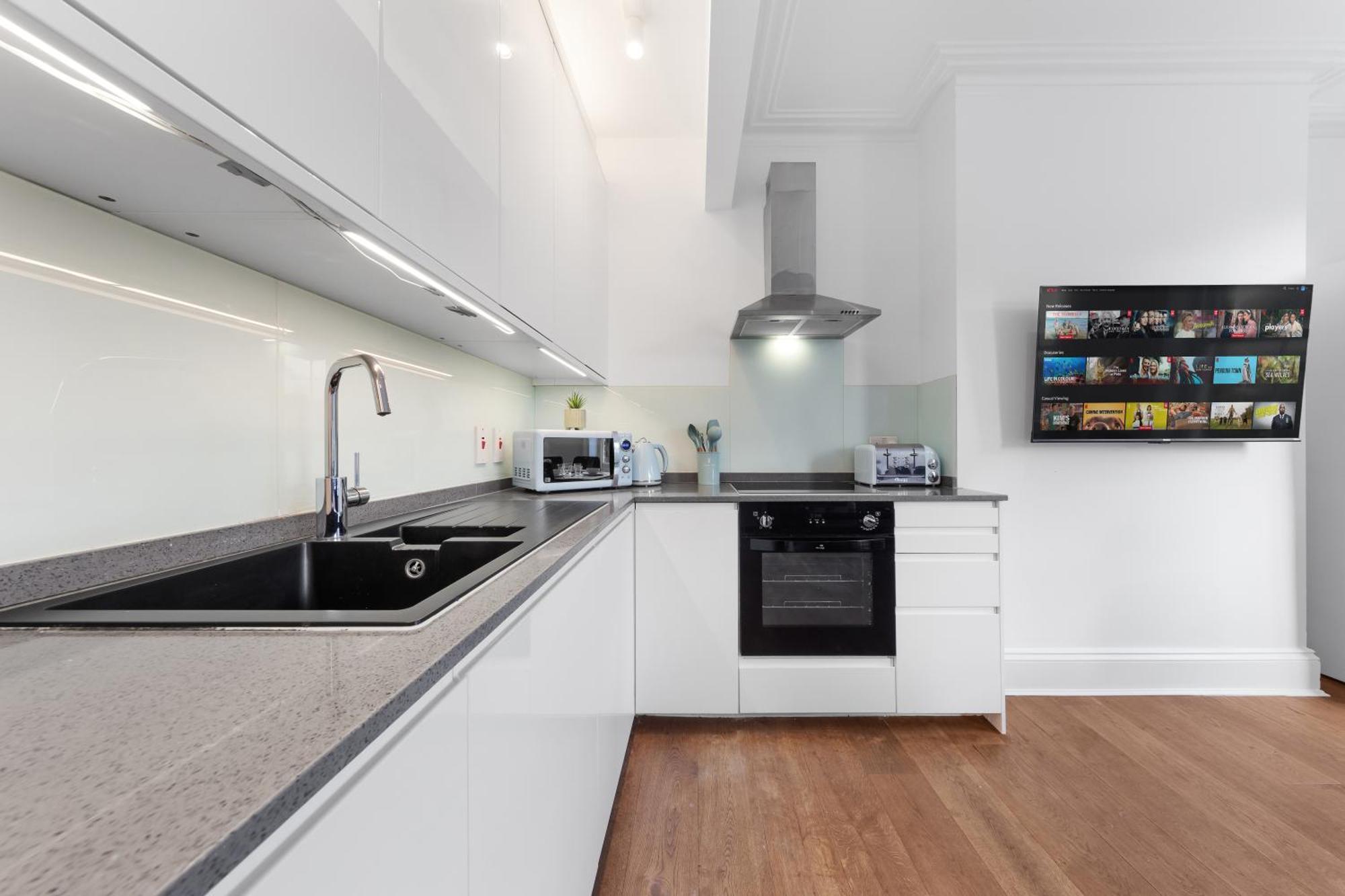 Luxury 4 Bedroom Flat With Stunning Shard View From Terrace In Central London! Next To Station, Sleeps 9 Exterior photo
