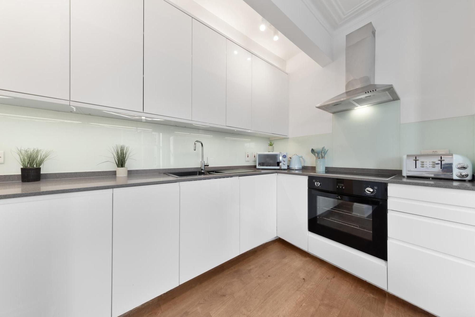 Luxury 4 Bedroom Flat With Stunning Shard View From Terrace In Central London! Next To Station, Sleeps 9 Exterior photo