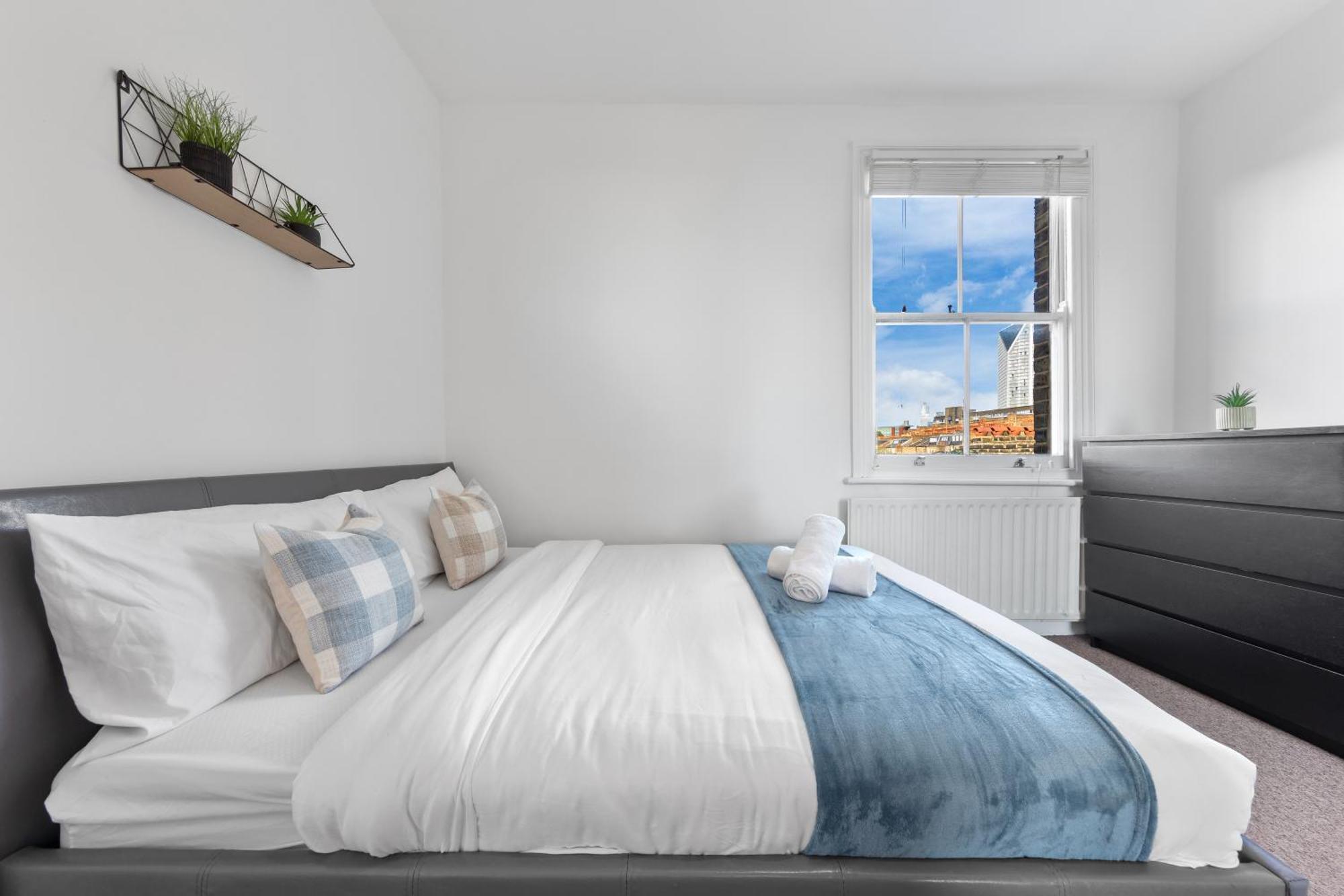 Luxury 4 Bedroom Flat With Stunning Shard View From Terrace In Central London! Next To Station, Sleeps 9 Exterior photo