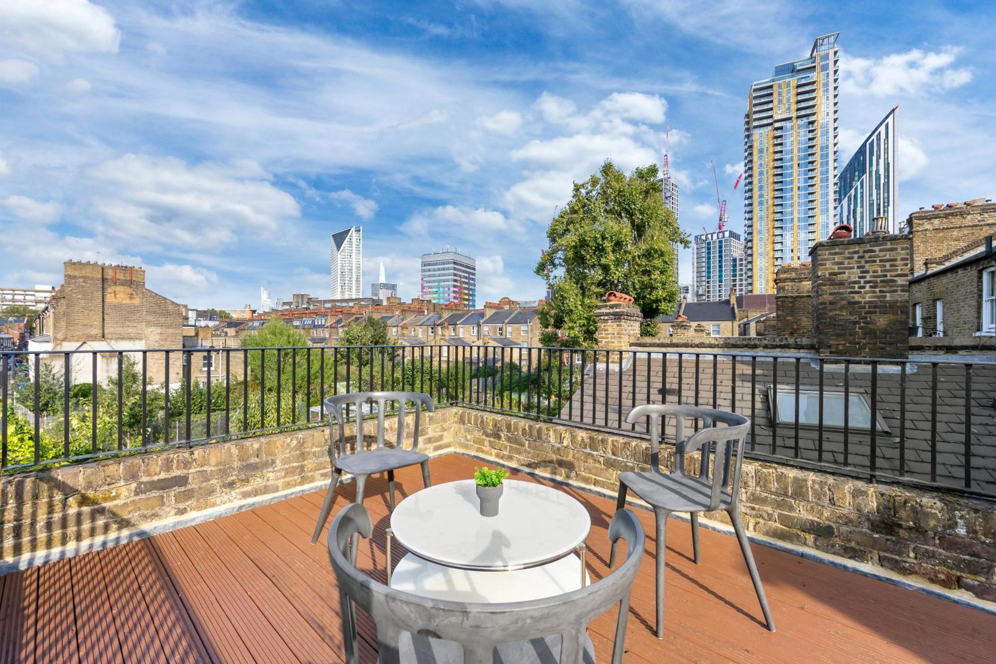 Luxury 4 Bedroom Flat With Stunning Shard View From Terrace In Central London! Next To Station, Sleeps 9 Exterior photo