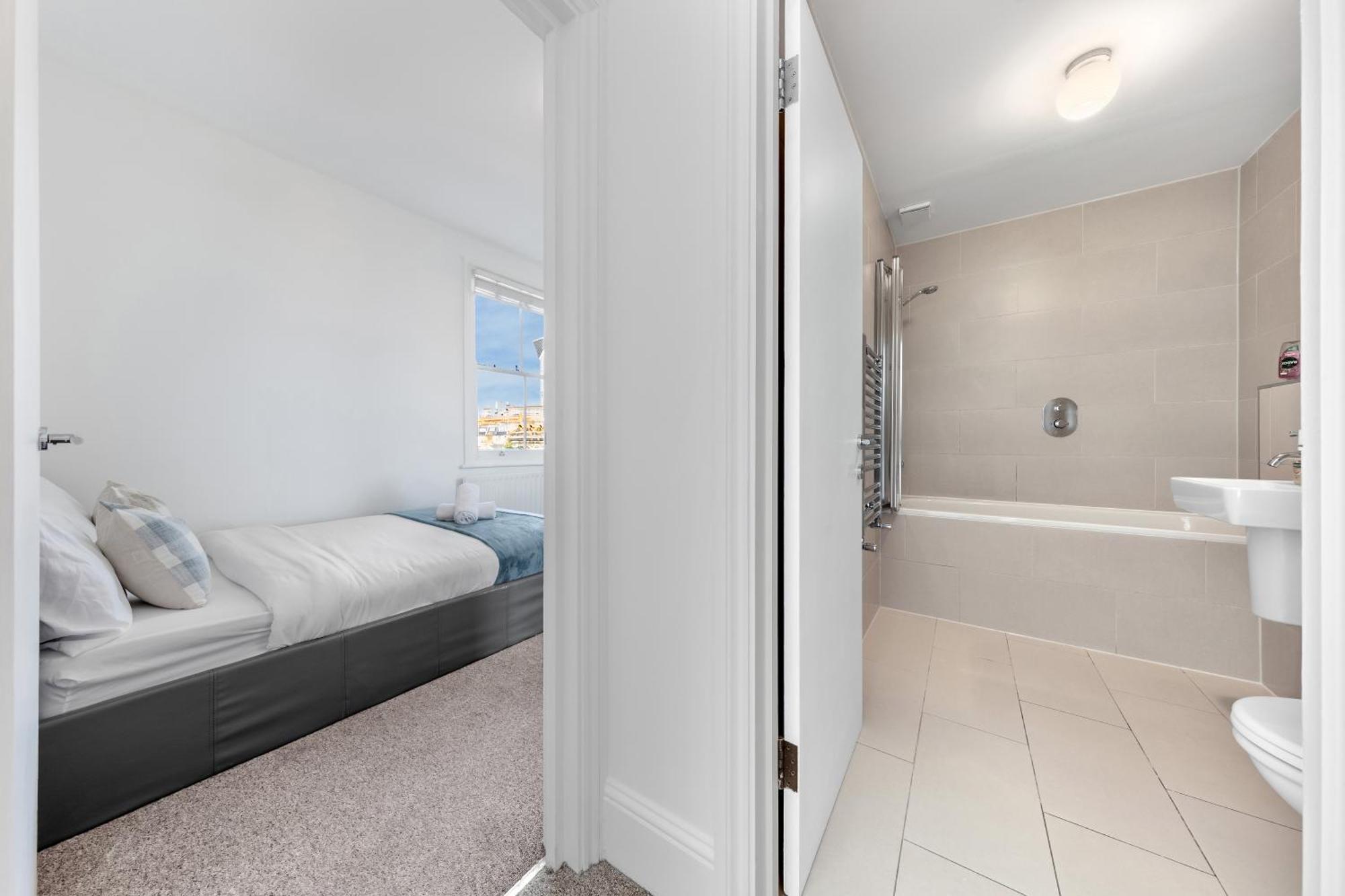 Luxury 4 Bedroom Flat With Stunning Shard View From Terrace In Central London! Next To Station, Sleeps 9 Exterior photo