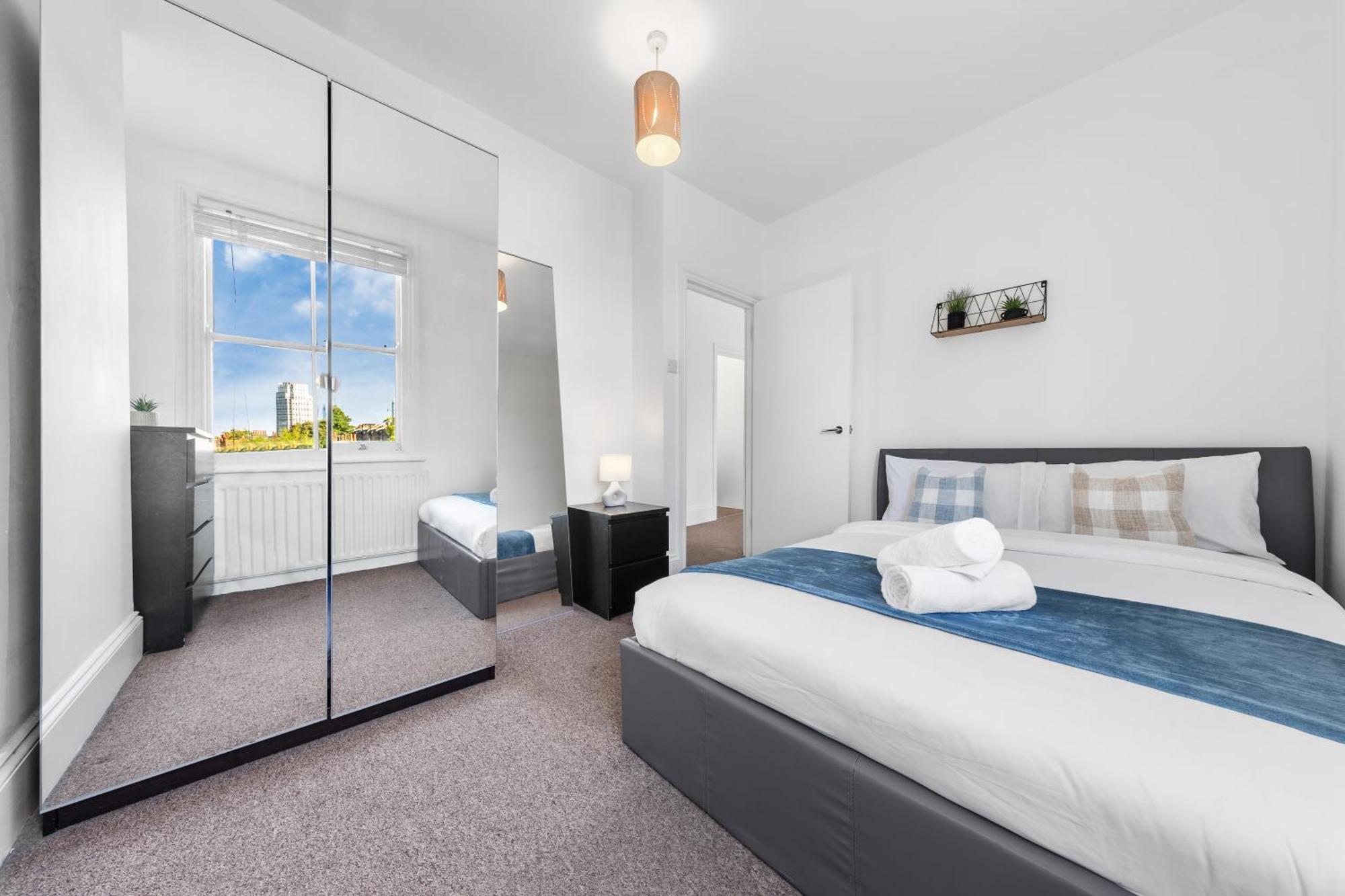 Luxury 4 Bedroom Flat With Stunning Shard View From Terrace In Central London! Next To Station, Sleeps 9 Exterior photo