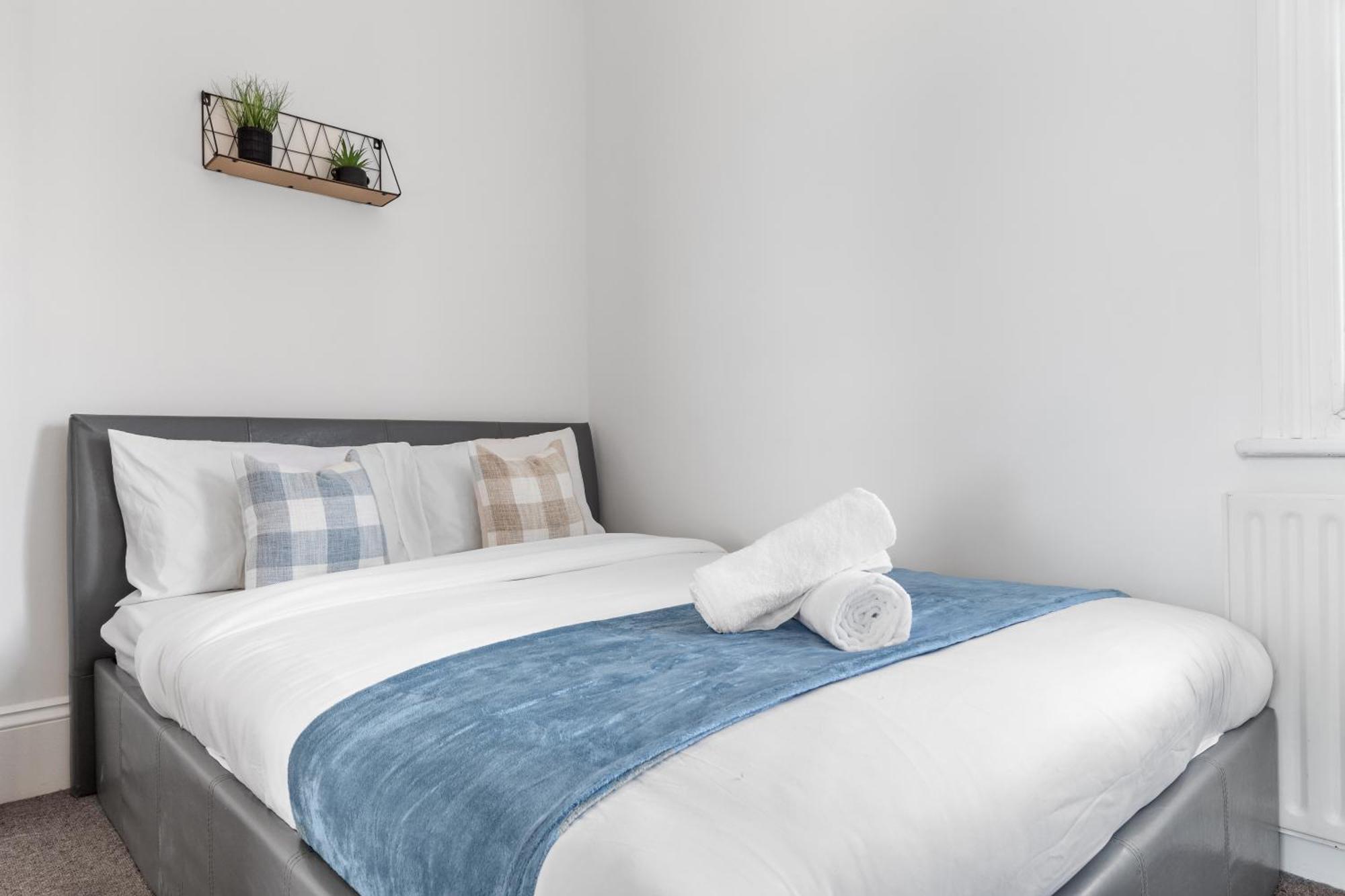 Luxury 4 Bedroom Flat With Stunning Shard View From Terrace In Central London! Next To Station, Sleeps 9 Exterior photo