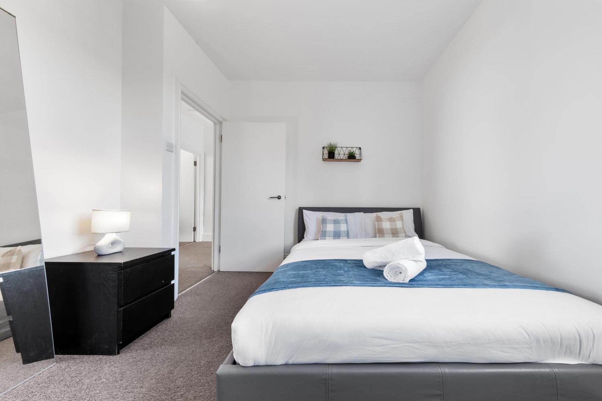 Luxury 4 Bedroom Flat With Stunning Shard View From Terrace In Central London! Next To Station, Sleeps 9 Exterior photo