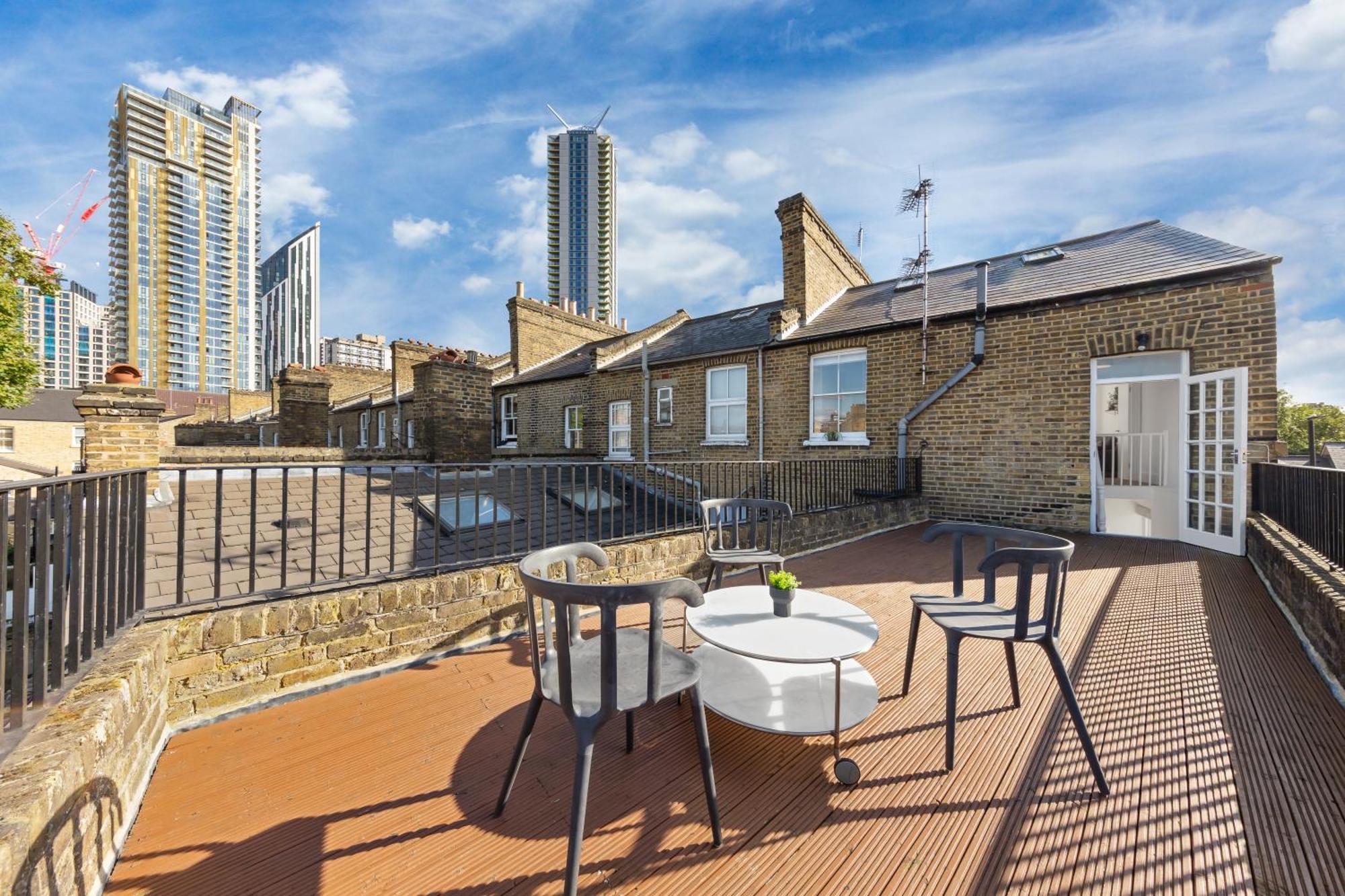 Luxury 4 Bedroom Flat With Stunning Shard View From Terrace In Central London! Next To Station, Sleeps 9 Exterior photo