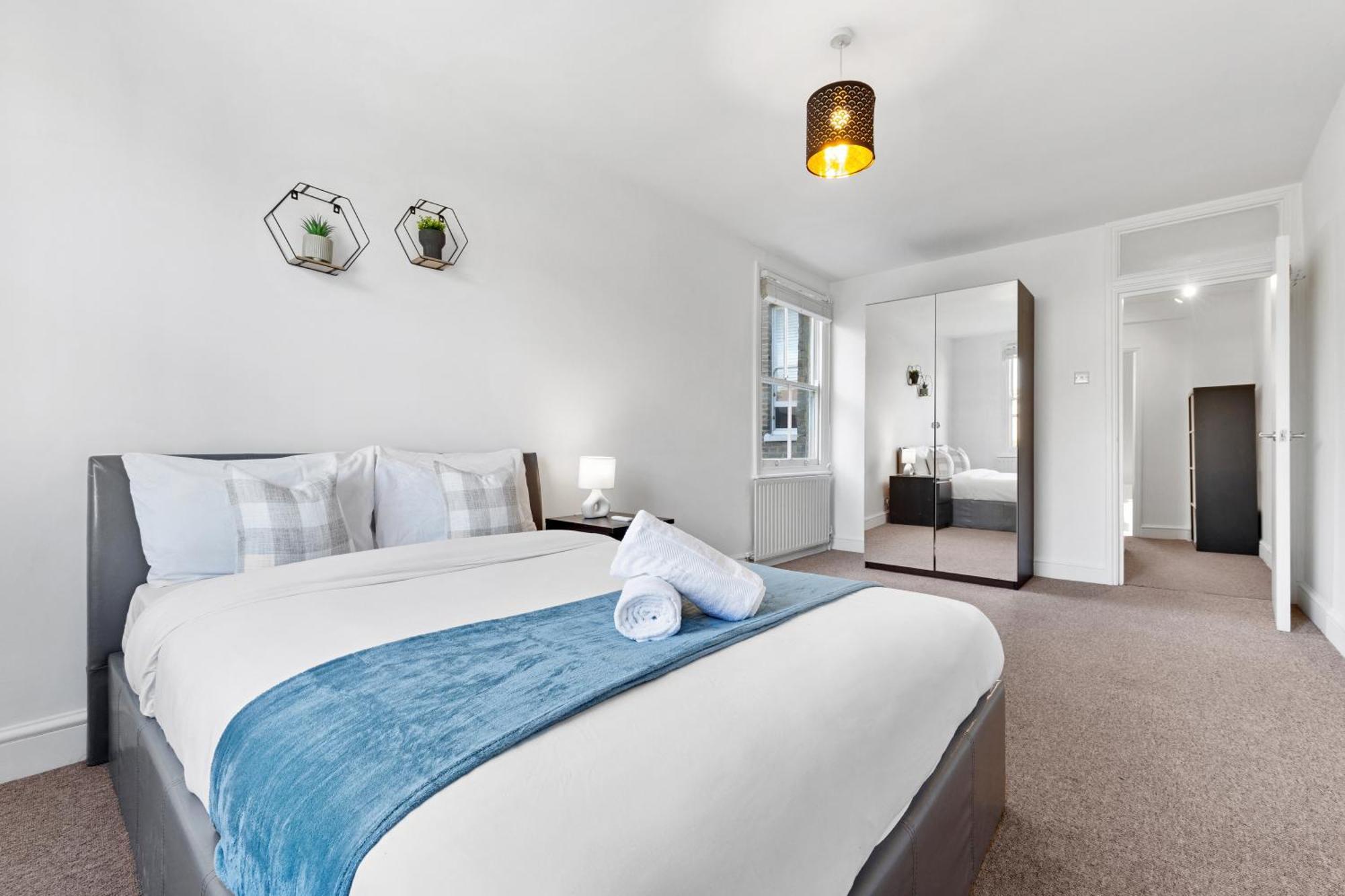 Luxury 4 Bedroom Flat With Stunning Shard View From Terrace In Central London! Next To Station, Sleeps 9 Exterior photo