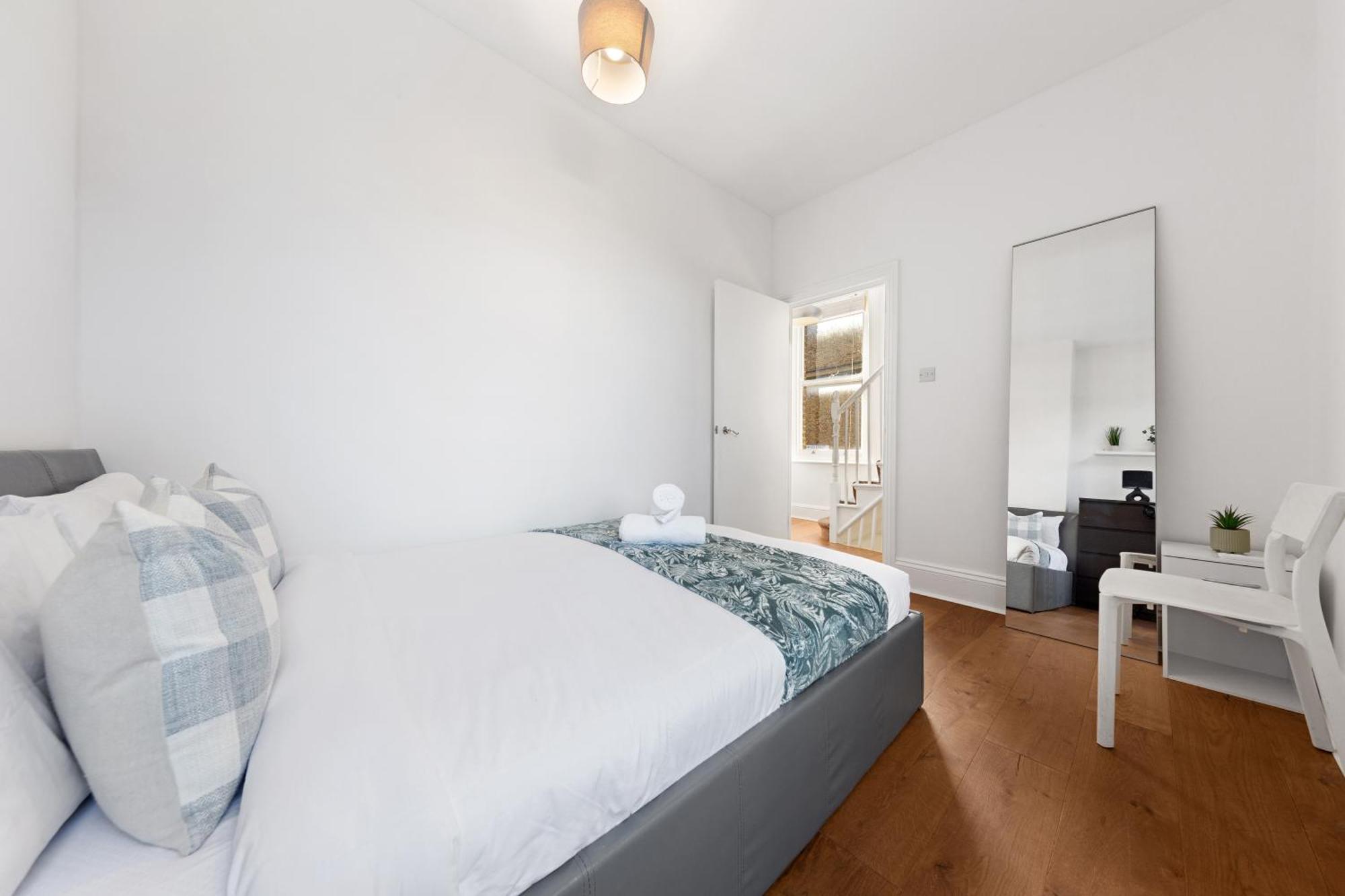 Luxury 4 Bedroom Flat With Stunning Shard View From Terrace In Central London! Next To Station, Sleeps 9 Exterior photo