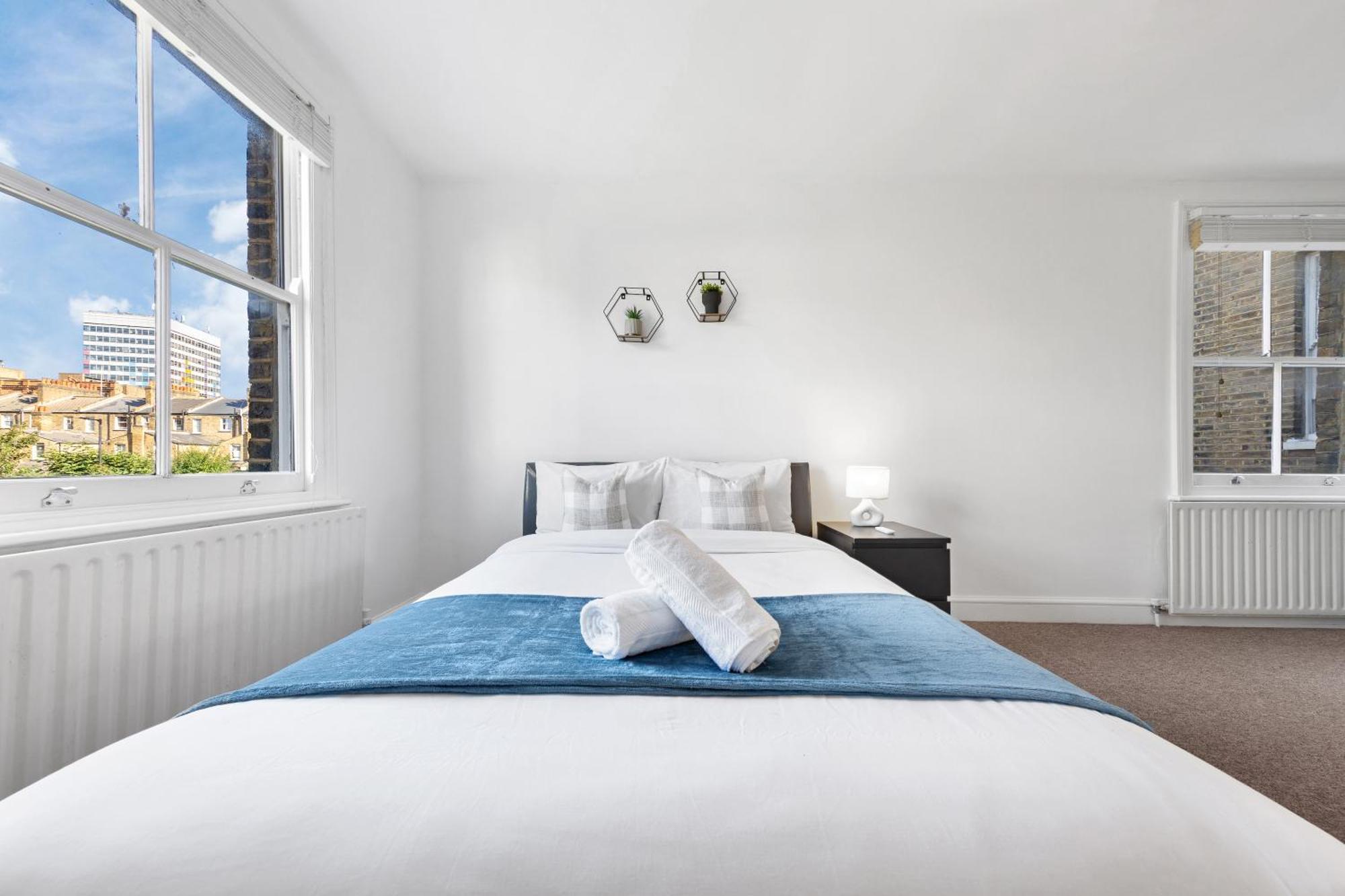 Luxury 4 Bedroom Flat With Stunning Shard View From Terrace In Central London! Next To Station, Sleeps 9 Exterior photo