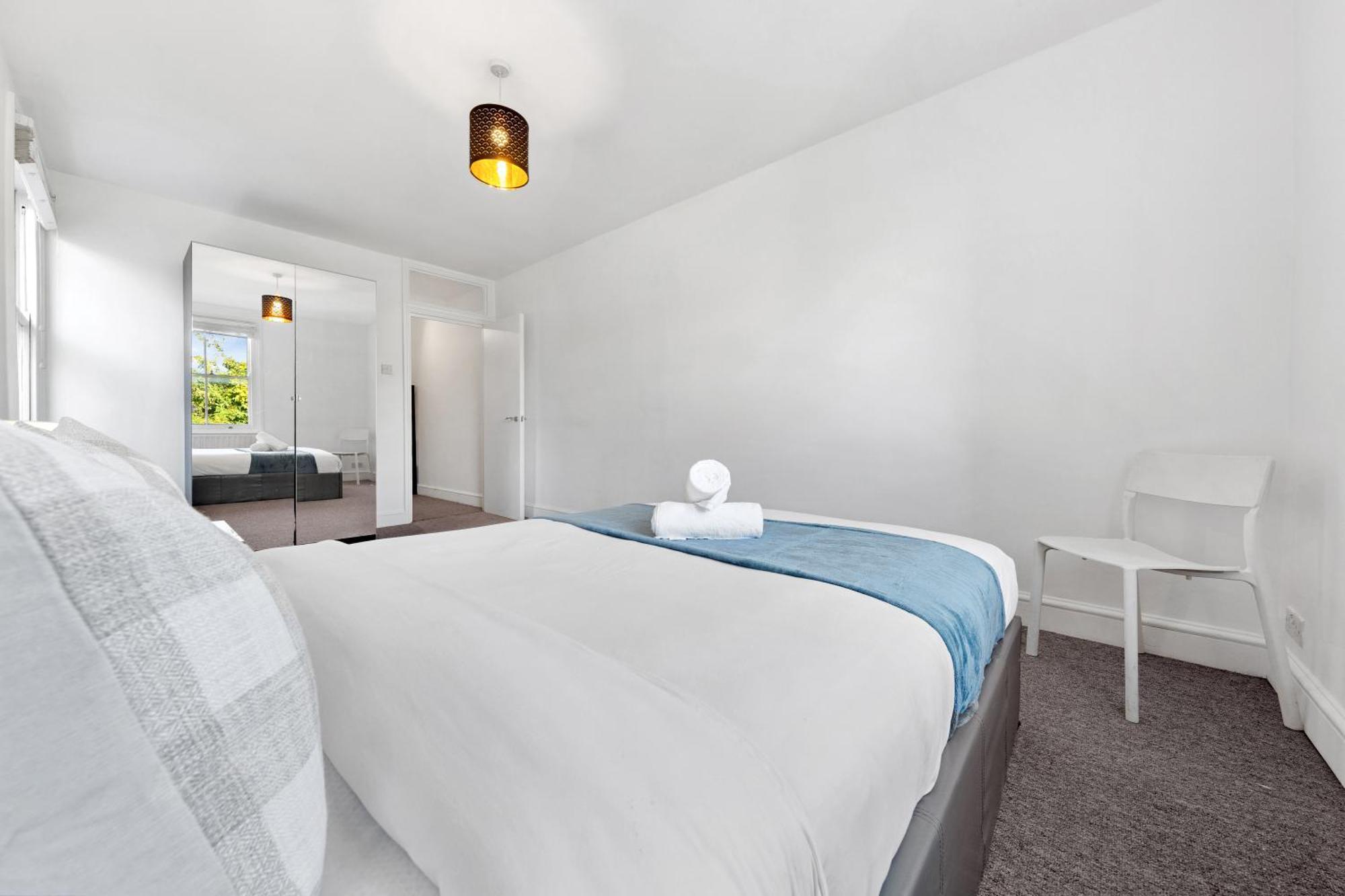 Luxury 4 Bedroom Flat With Stunning Shard View From Terrace In Central London! Next To Station, Sleeps 9 Exterior photo