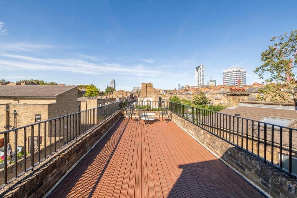 Luxury 4 Bedroom Flat With Stunning Shard View From Terrace In Central London! Next To Station, Sleeps 9 Room photo
