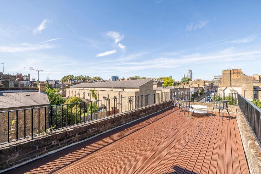 Luxury 4 Bedroom Flat With Stunning Shard View From Terrace In Central London! Next To Station, Sleeps 9 Room photo